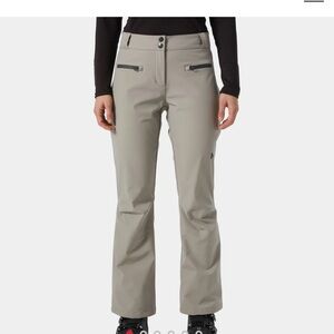 Helly Hansen Women’s Bellissimo 2 Ski Pants
Size small NEW WITH TAGS